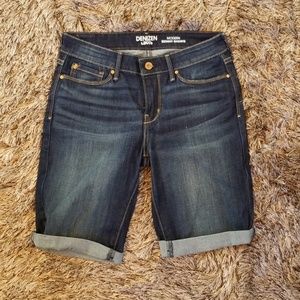 Levi shorts size 4